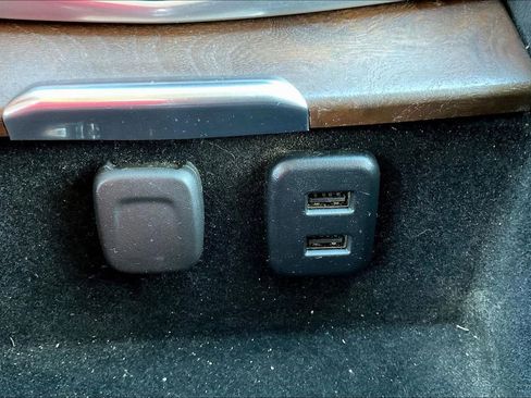 Used 2020 Cadillac Escalade Premium Luxury image 26