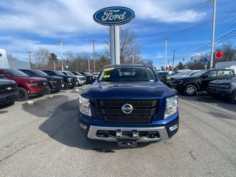 Used 2021 Nissan Titan SV w/ SV Convenience Package image 3
