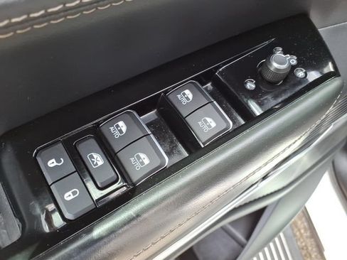 Used 2023 Jeep Grand Wagoneer L Series II AWD/4WD image 21