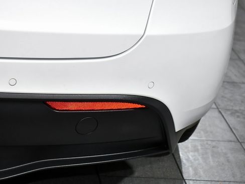 Used 2022 Tesla Model Y Long Range image 78