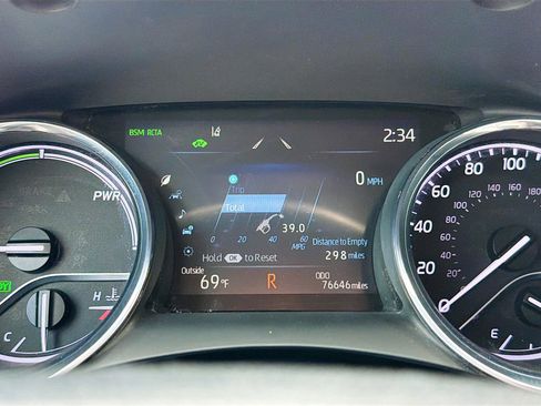 Used 2020 Toyota Camry XLE FWD image 17