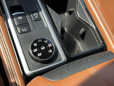 Used 2024 Nissan Pathfinder Platinum AWD/4WD image 20