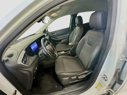 Used 2025 Buick Encore GX Preferred AWD/4WD image 13