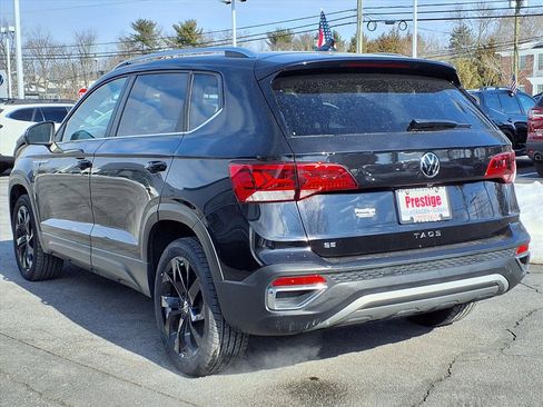 Certified 2024 Volkswagen Taos SE w/ Panoramic Sunroof Package image 5