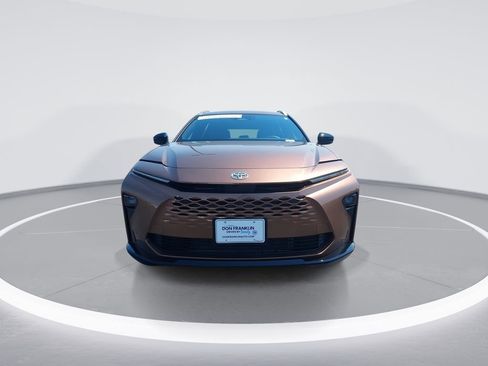 Used 2025 Toyota Crown Signia image 3