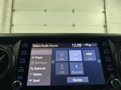 Used 2022 Toyota Tacoma TRD Off-Road w/ Technology Package AWD/4WD image 29