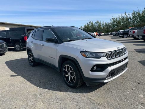 Used 2024 Jeep Compass Limited AWD/4WD image 5