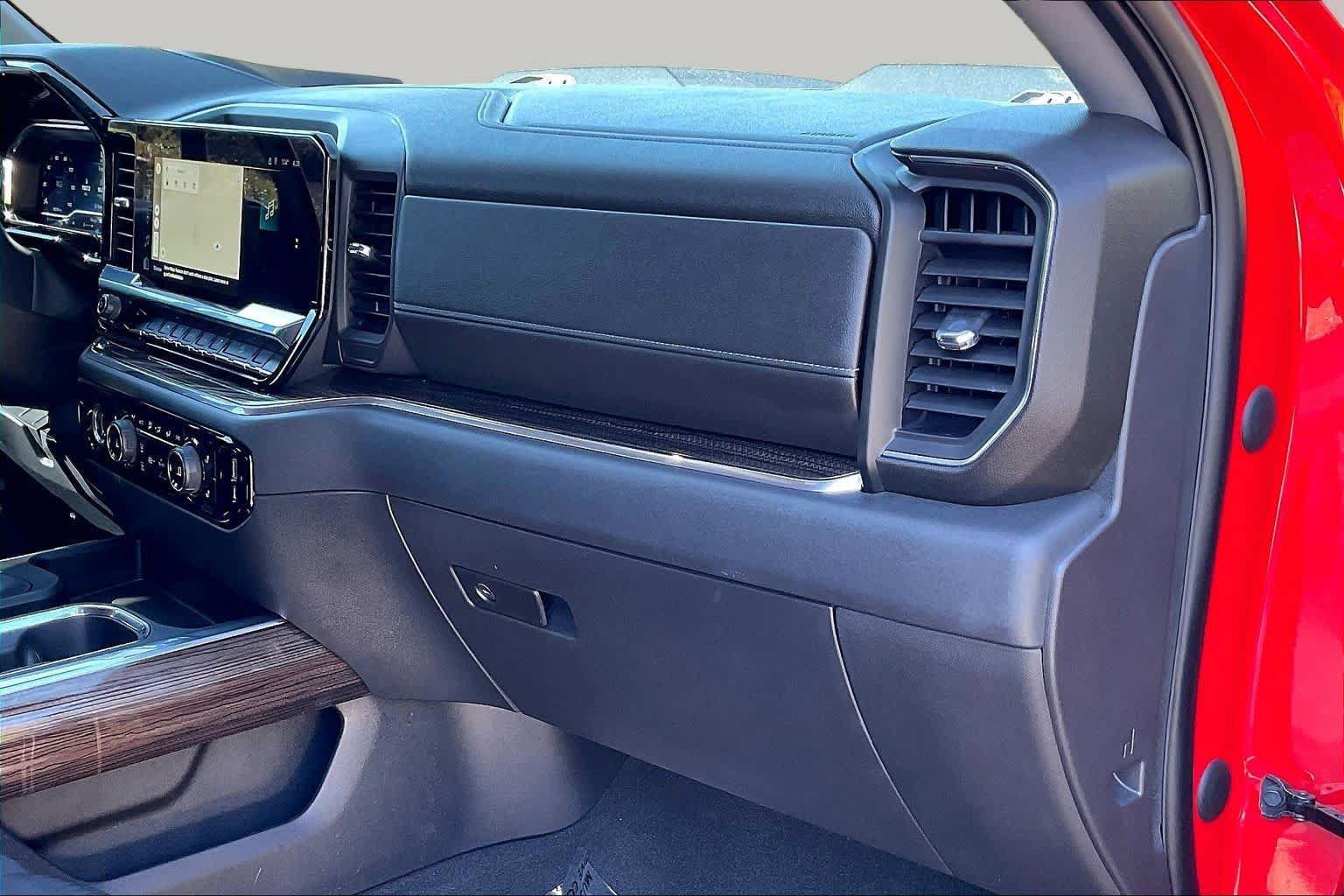 Used 2022 Chevrolet Silverado 1500 LT Trail Boss AWD/4WD image 16