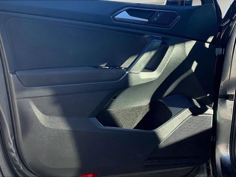 Used 2018 Volkswagen Tiguan S image 21