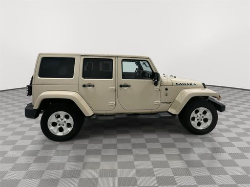 Used 2011 Jeep Wrangler Unlimited Sahara w/ Connectivity Group AWD/4WD image 6