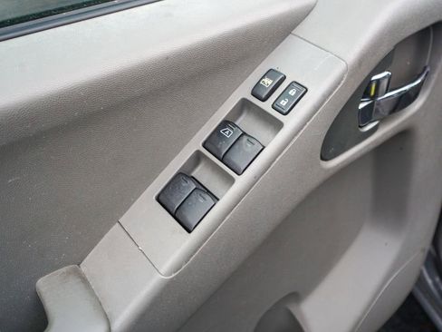 Used 2012 Nissan Frontier SV image 16