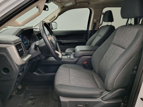 Used 2024 Ford Expedition Max XLT image 27