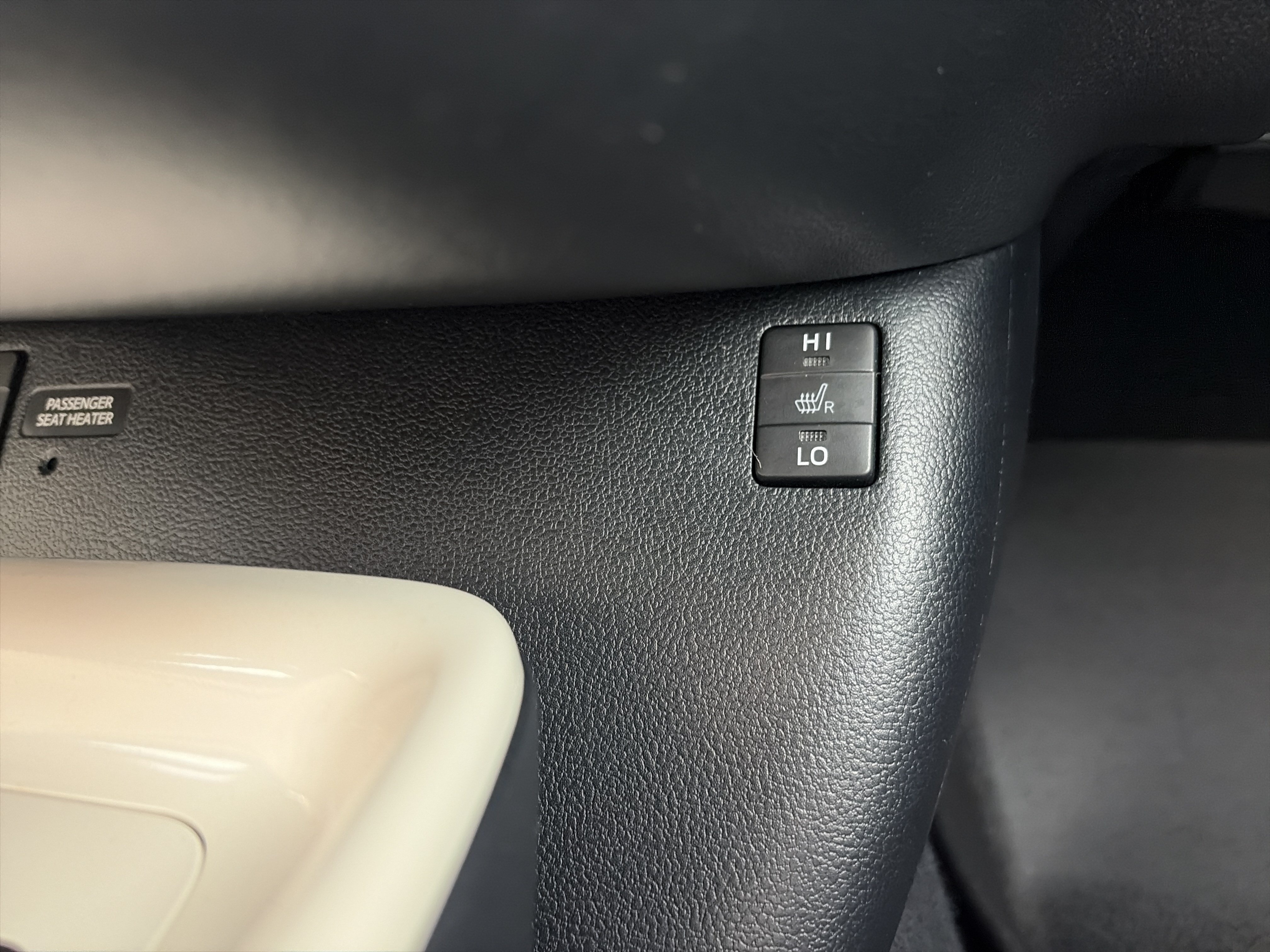 Used 2019 Toyota Prius Prime Premium FWD image 33