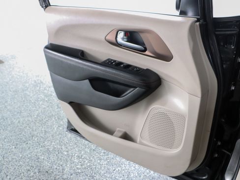 Used 2017 Chrysler Pacifica LX image 21