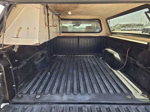 Used 2021 Toyota Tacoma SR RWD image 32