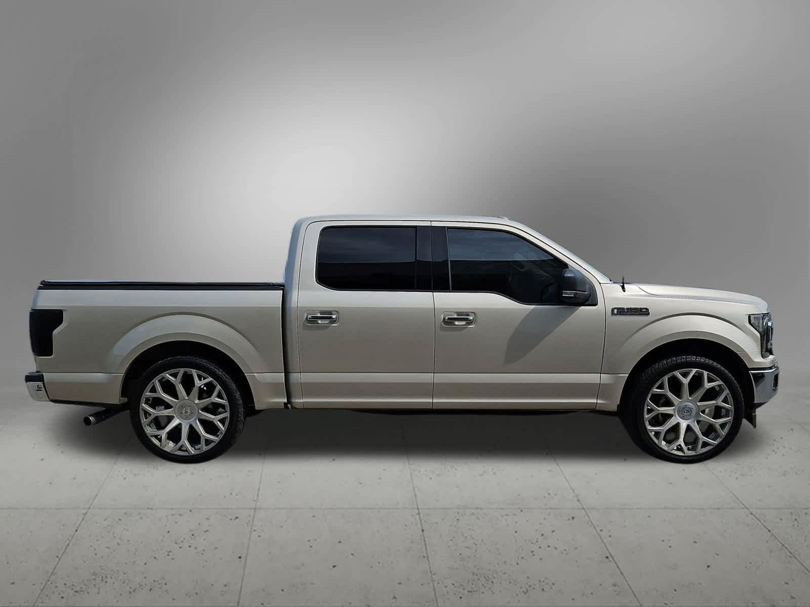 Used 2018 Ford F150 XLT w/ Equipment Group 302A Luxury RWD image 4