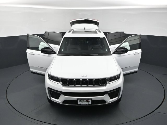 New 2026 Jeep Grand Cherokee Limited w/ Luxury Tech Group II AWD/4WD image 25