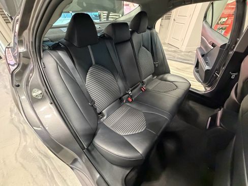 Used 2019 Toyota Camry SE image 5