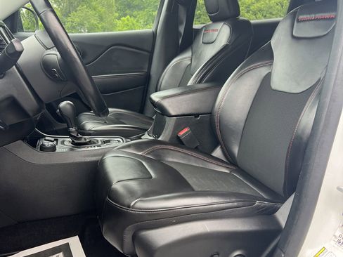 Used 2021 Jeep Cherokee Trailhawk image 15