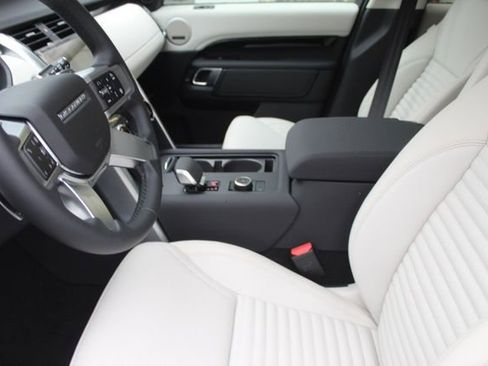 New 2025 Land Rover Discovery S image 17
