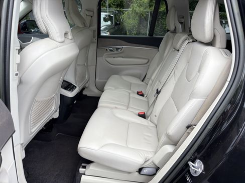 Certified 2023 Volvo XC90 B5 Plus AWD/4WD image 32