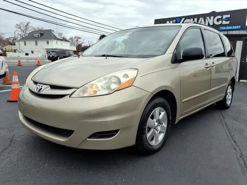Used 2009 Toyota Sienna LE image 7