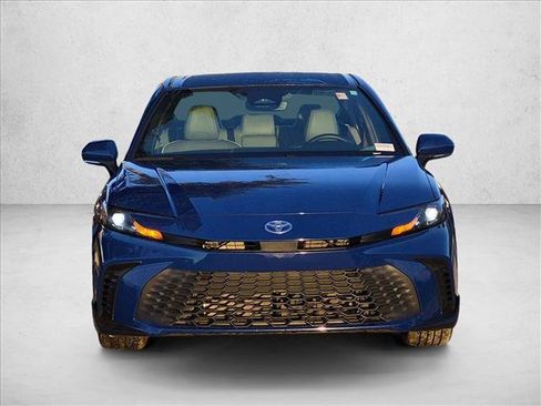 Used 2025 Toyota Camry SE w/ Convenience Package FWD image 2