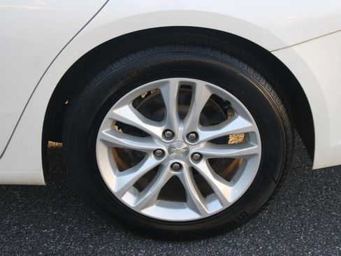 Used 2017 Chevrolet Malibu LT FWD image 34