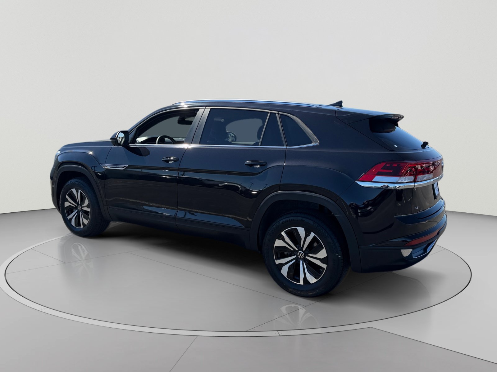 Certified 2024 Volkswagen Atlas Cross Sport SE FWD image 3