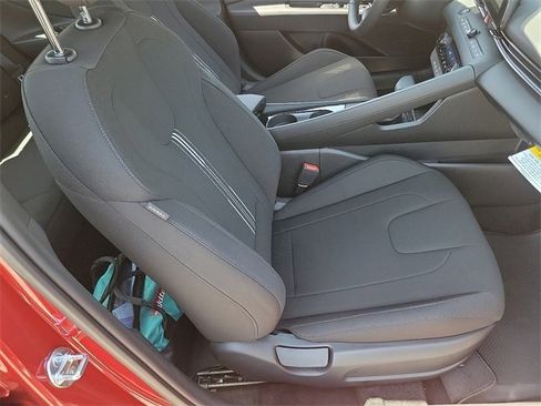 New 2025 Hyundai Elantra SEL image 14