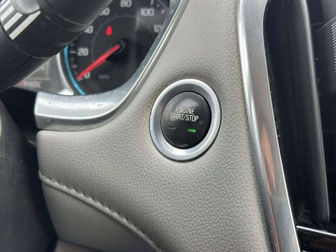 Used 2019 Chevrolet Traverse LT w/ LT Premium Package FWD image 33