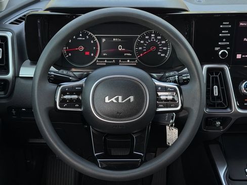 Used 2023 Kia Sorento LX FWD image 19