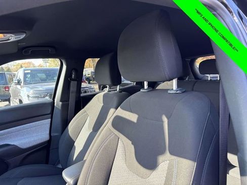 Used 2023 Jeep Compass Sport image 6