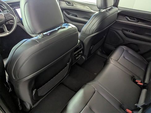 New 2025 Jeep Grand Cherokee Limited w/ Trailer Tow Package image 16