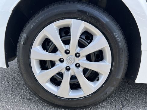 Certified 2021 Toyota Corolla LE image 27