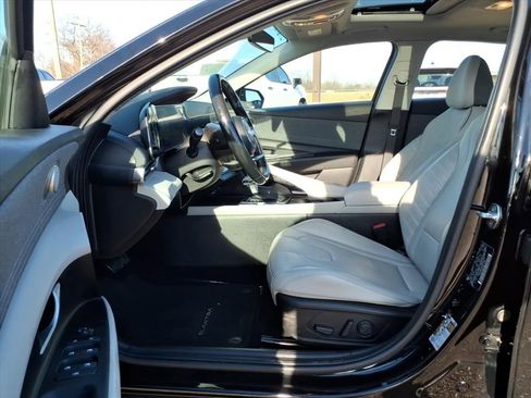 Used 2023 Hyundai Elantra Limited image 15