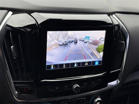 Used 2023 Chevrolet Traverse LT image 23