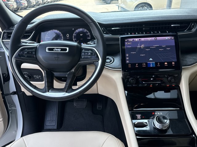 Used 2023 Jeep Grand Cherokee L Limited AWD/4WD image 8