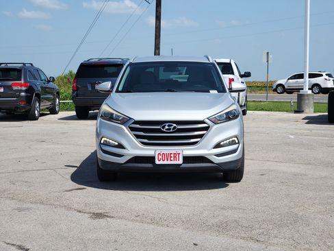 Used 2017 Hyundai Tucson SE w/ SE Popular Package 02 FWD image 2