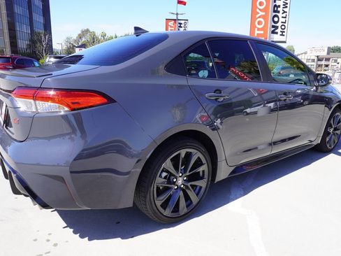 Used 2024 Toyota Corolla SE w/ SE Premium Package image 5