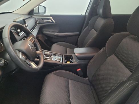 Used 2024 Mitsubishi Outlander ES image 17