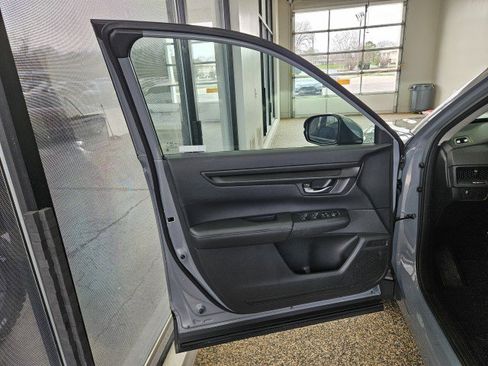 Used 2023 Honda CR-V LX image 16