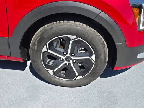 Certified 2025 Kia Niro EX FWD image 9