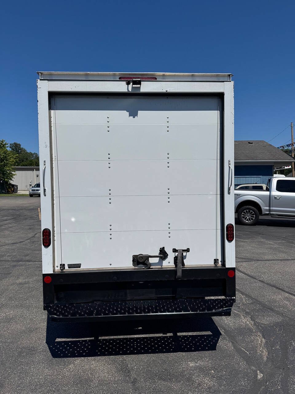 Used 2023 Ford Transit 350 DRW RWD image 9