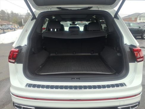 Certified 2022 Volkswagen Tiguan SEL R-Line image 14
