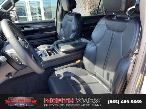Used 2024 Jeep Wagoneer Series II w/ Flexible Seating Group image 6