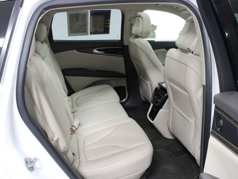 Used 2020 Lincoln Nautilus Reserve w/ Equipment Group 201A image 32