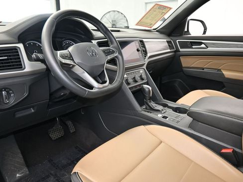 Used 2021 Volkswagen Atlas Cross Sport SE w/ Panoramic Sunroof Package image 14