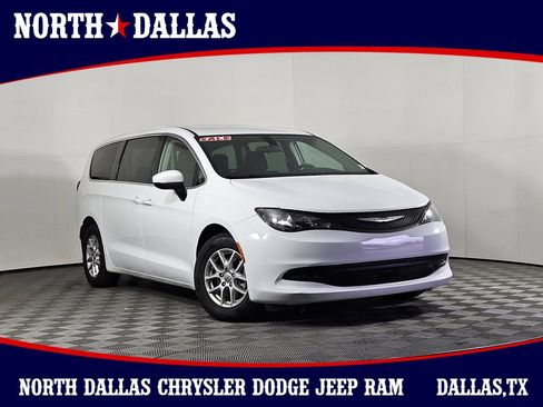 Used 2022 Chrysler Voyager LX FWD image 1