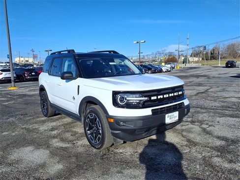 Used 2024 Ford Bronco Sport Outer Banks w/ Tech Package image 2